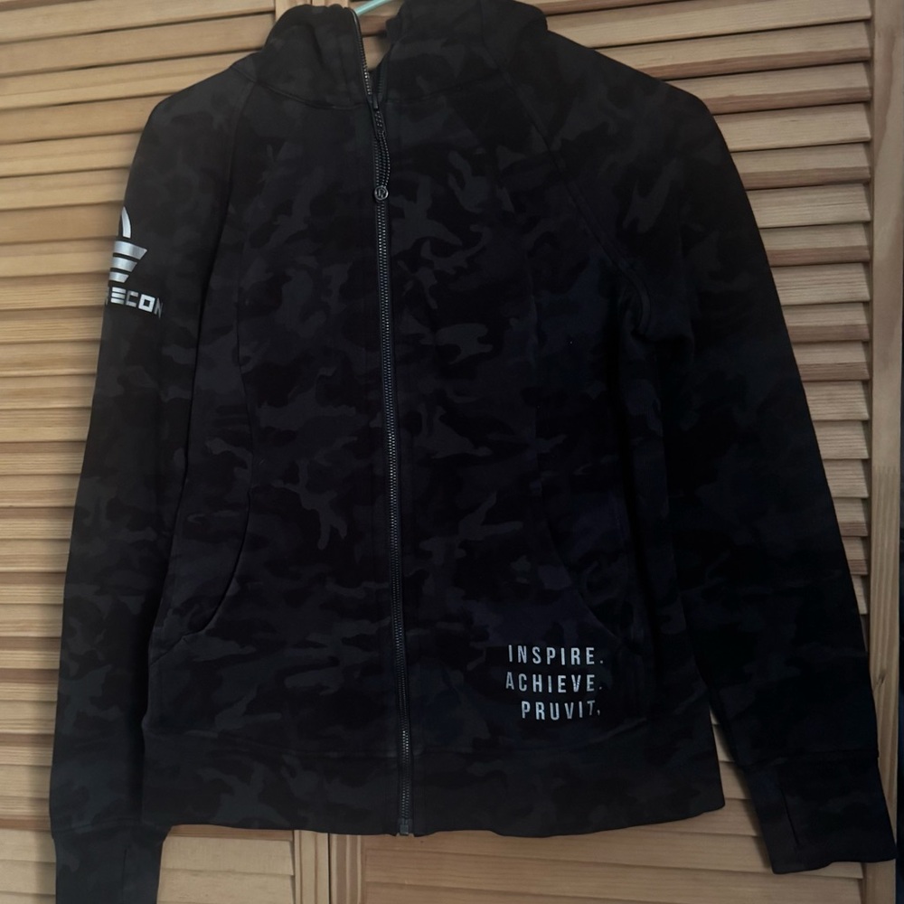 Lululemon Black Camo Zip-Up Hoodie Sz 10